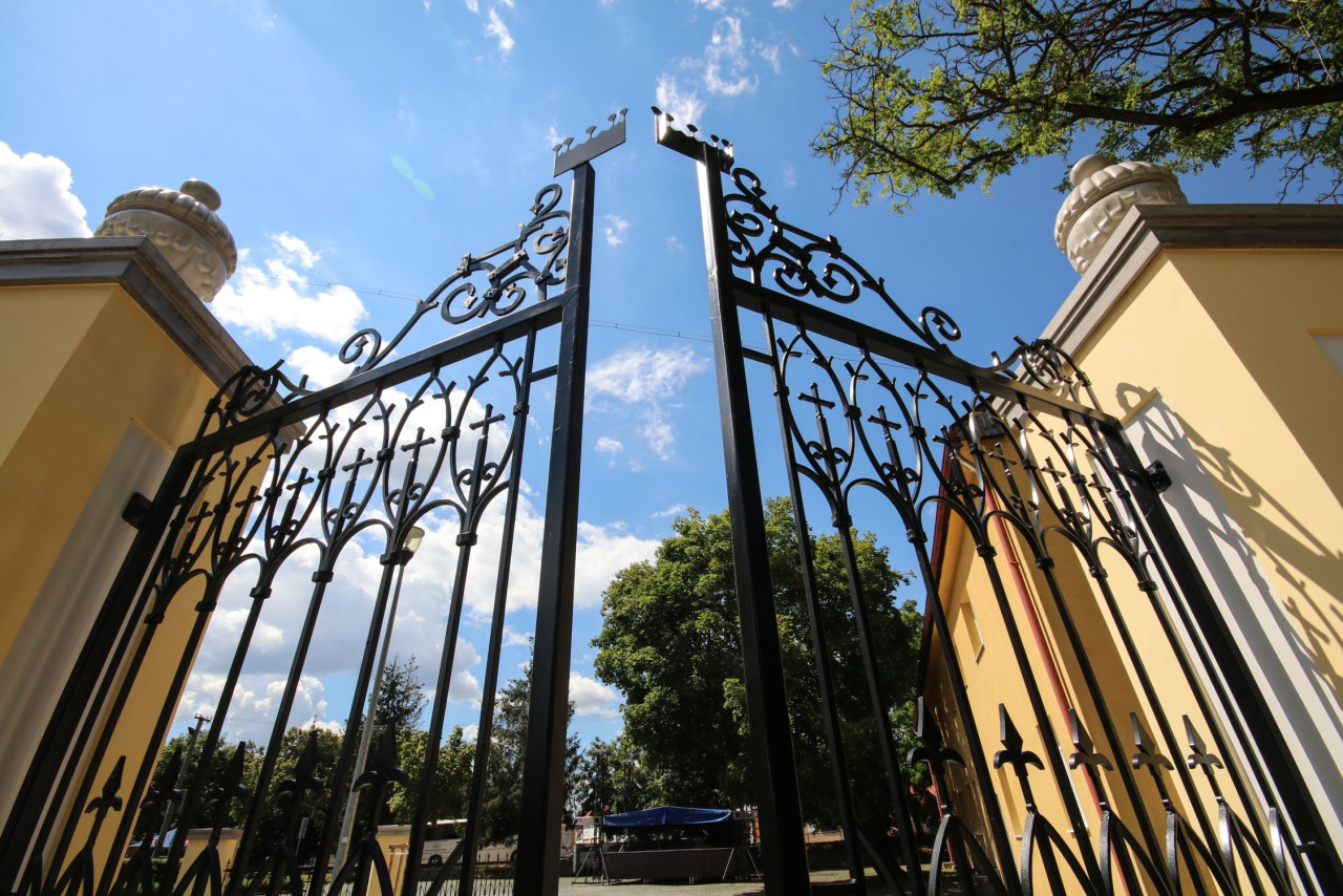 Fulek_park_fobejarat_1