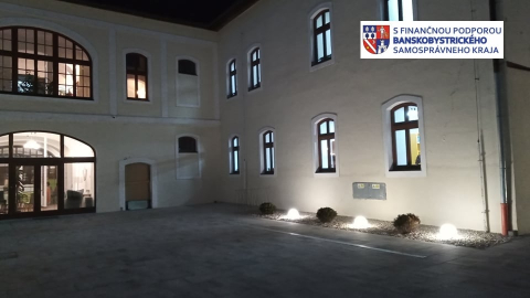 HM_Konyvtar_udvar_13